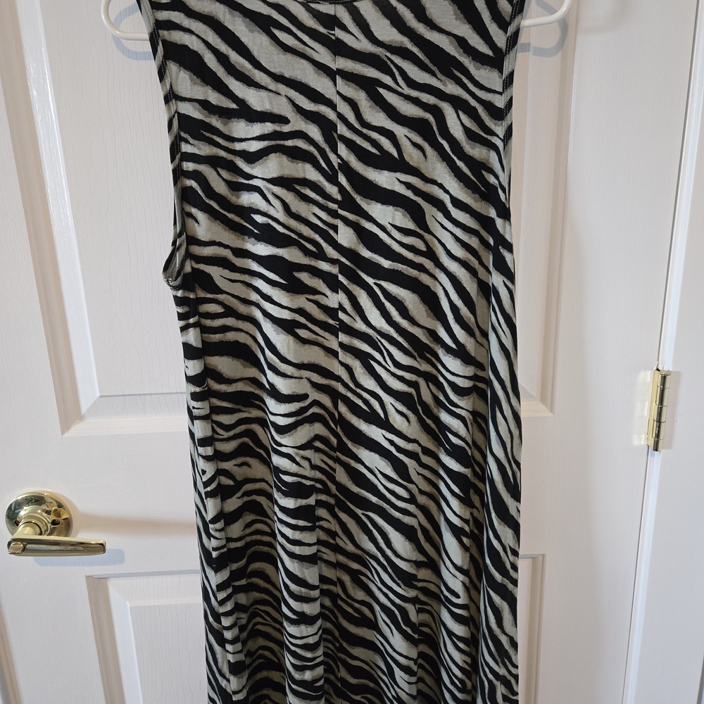 Joe Fresh Zebra Pattern Top - Picture 2 of 4